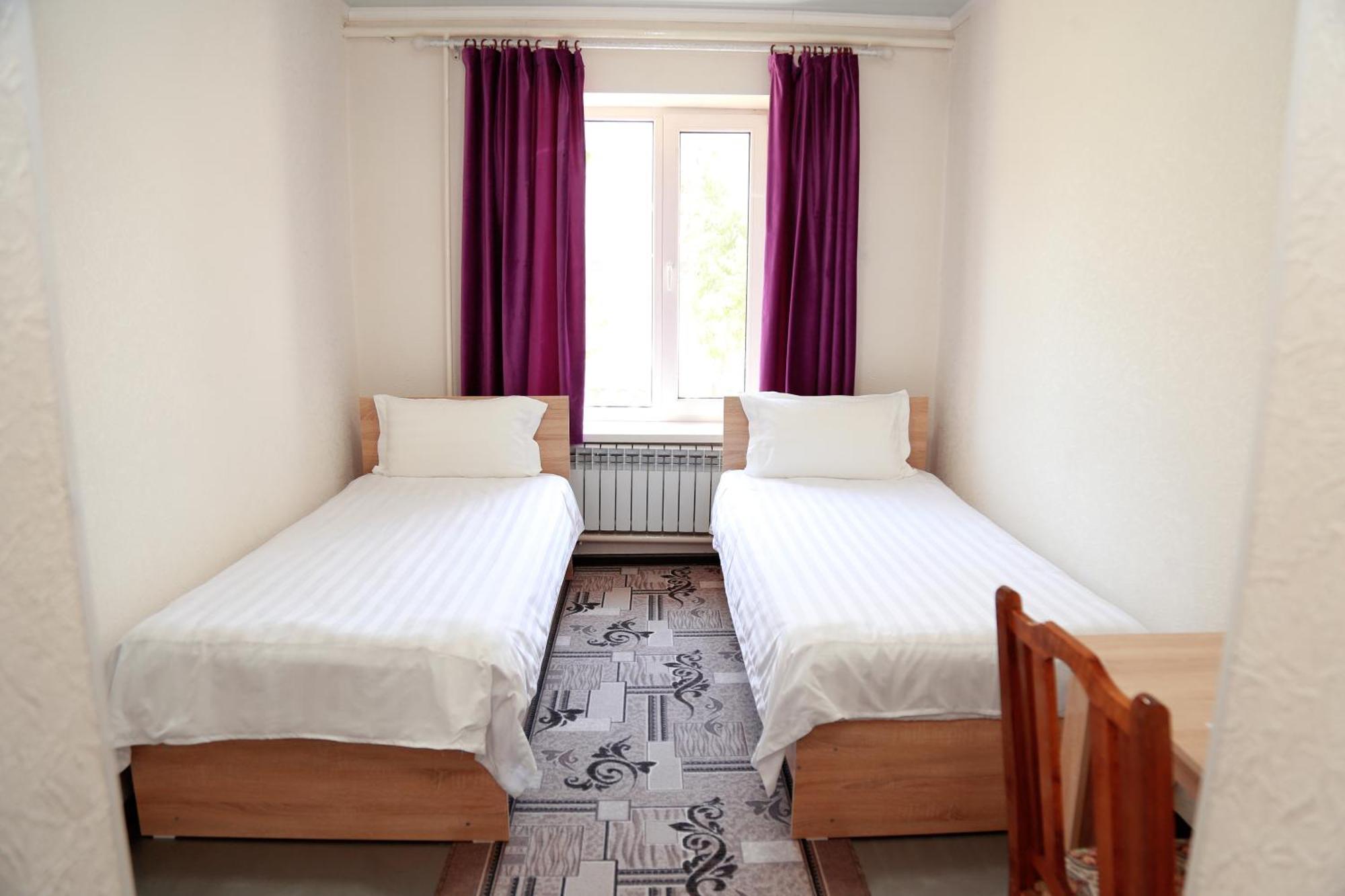 Hotel Good Night Jalal-Abad Ngoại thất bức ảnh