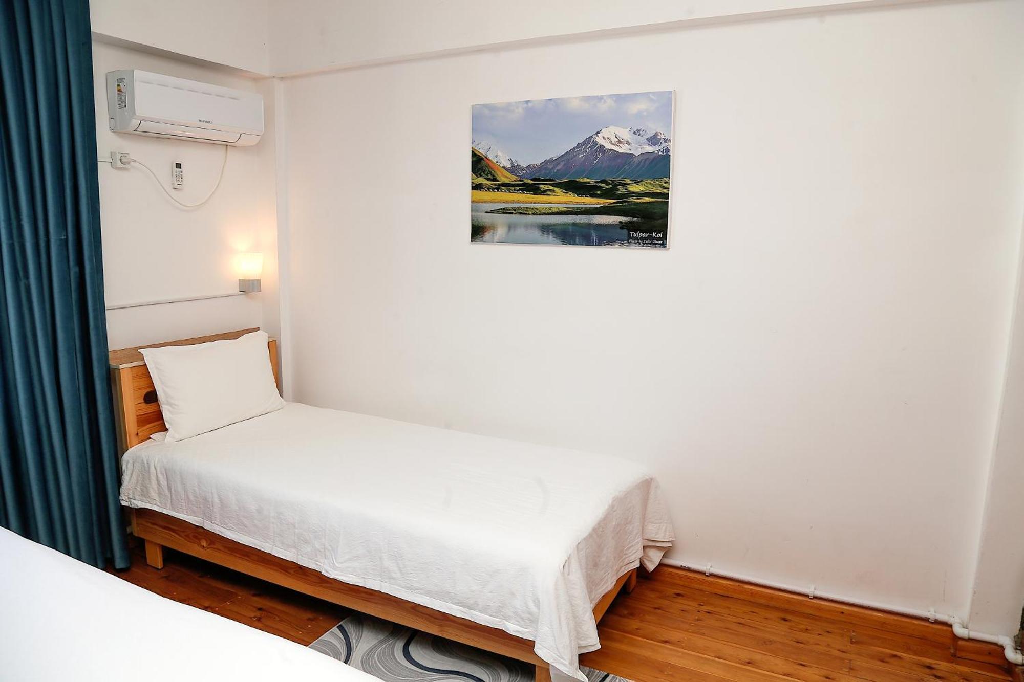 Hotel Good Night Jalal-Abad Ngoại thất bức ảnh