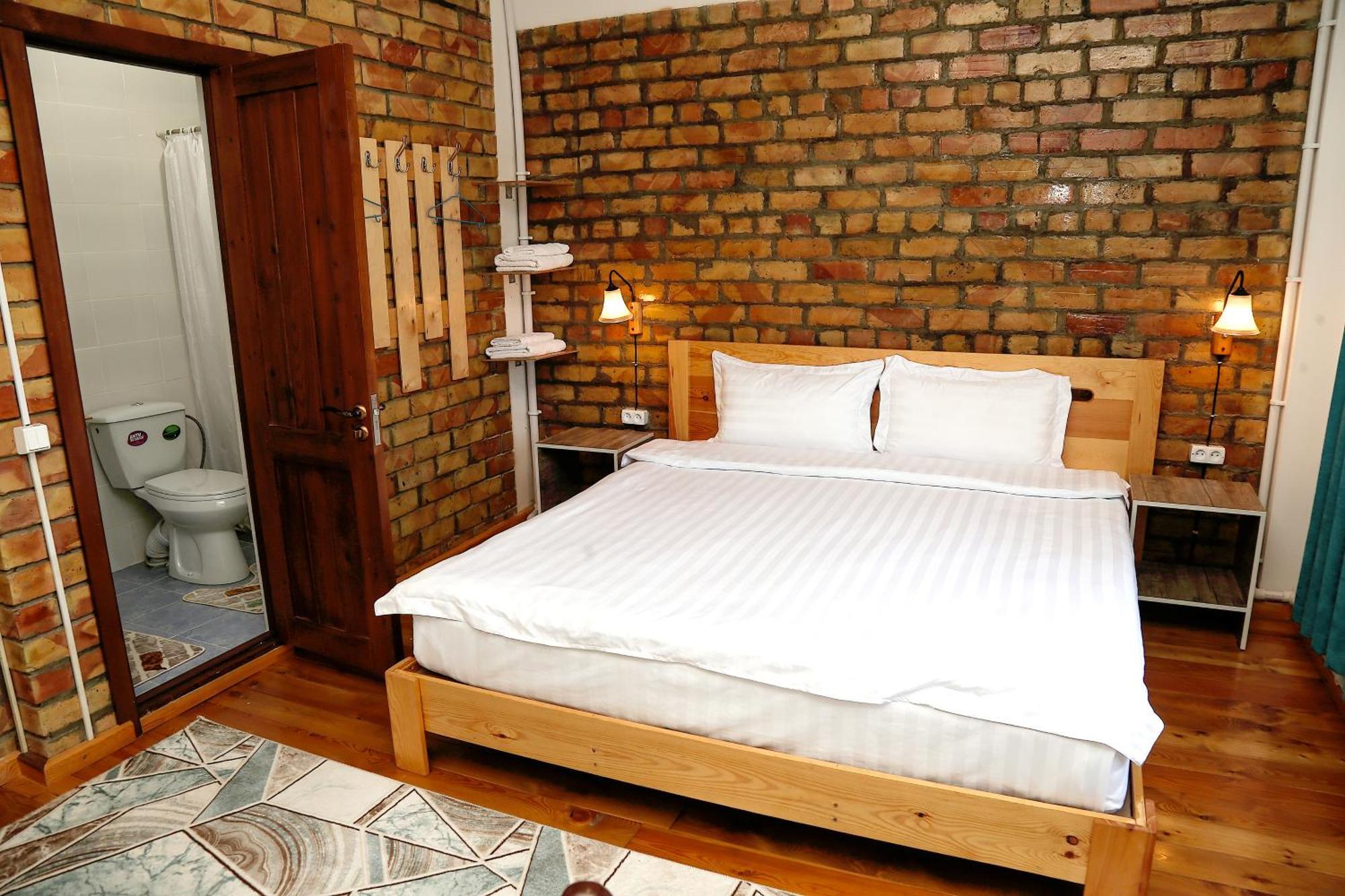 Hotel Good Night Jalal-Abad Ngoại thất bức ảnh