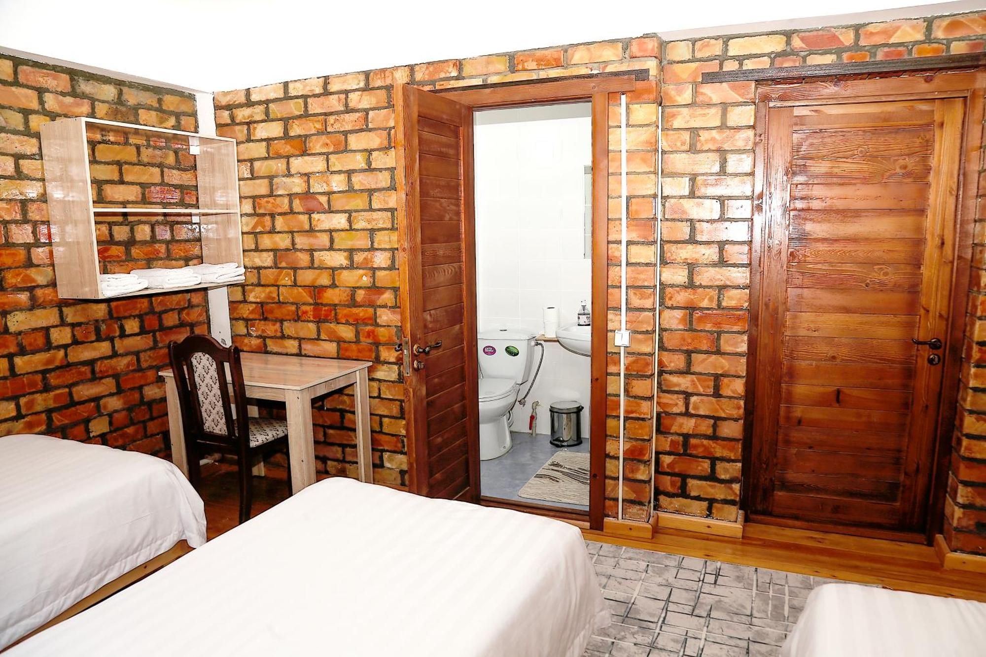 Hotel Good Night Jalal-Abad Ngoại thất bức ảnh