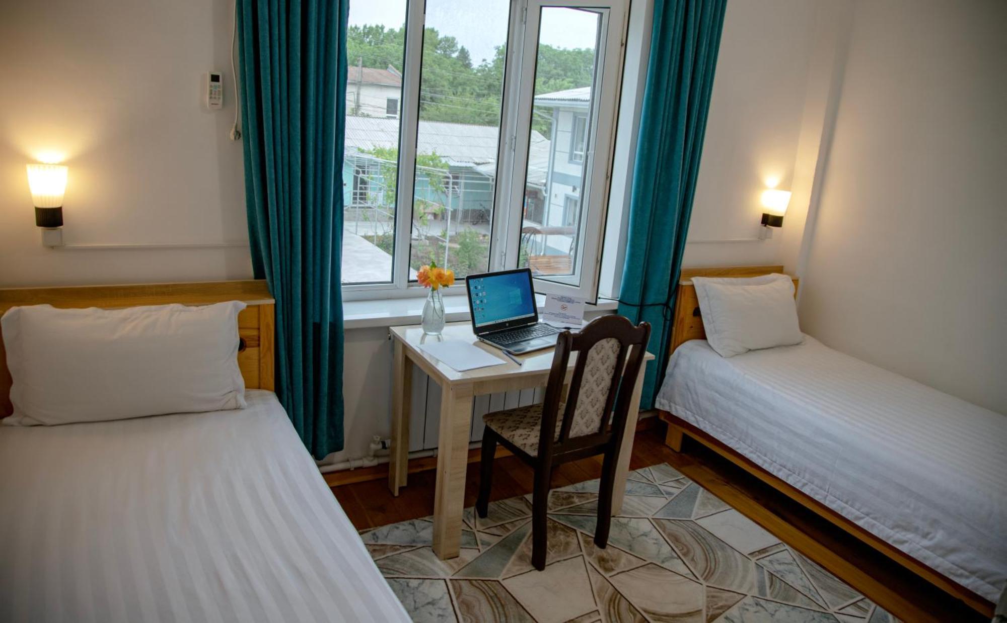 Hotel Good Night Jalal-Abad Ngoại thất bức ảnh