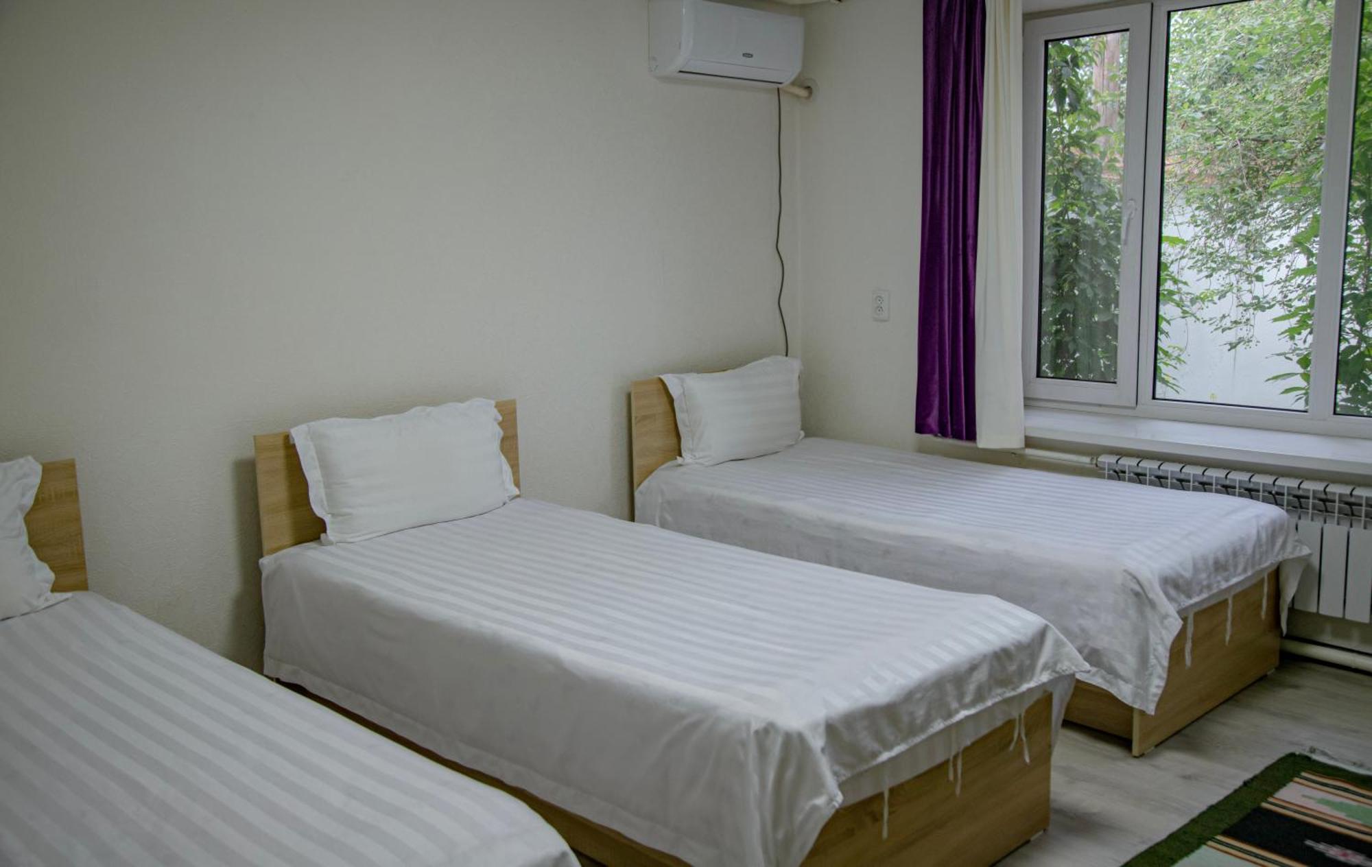 Hotel Good Night Jalal-Abad Ngoại thất bức ảnh