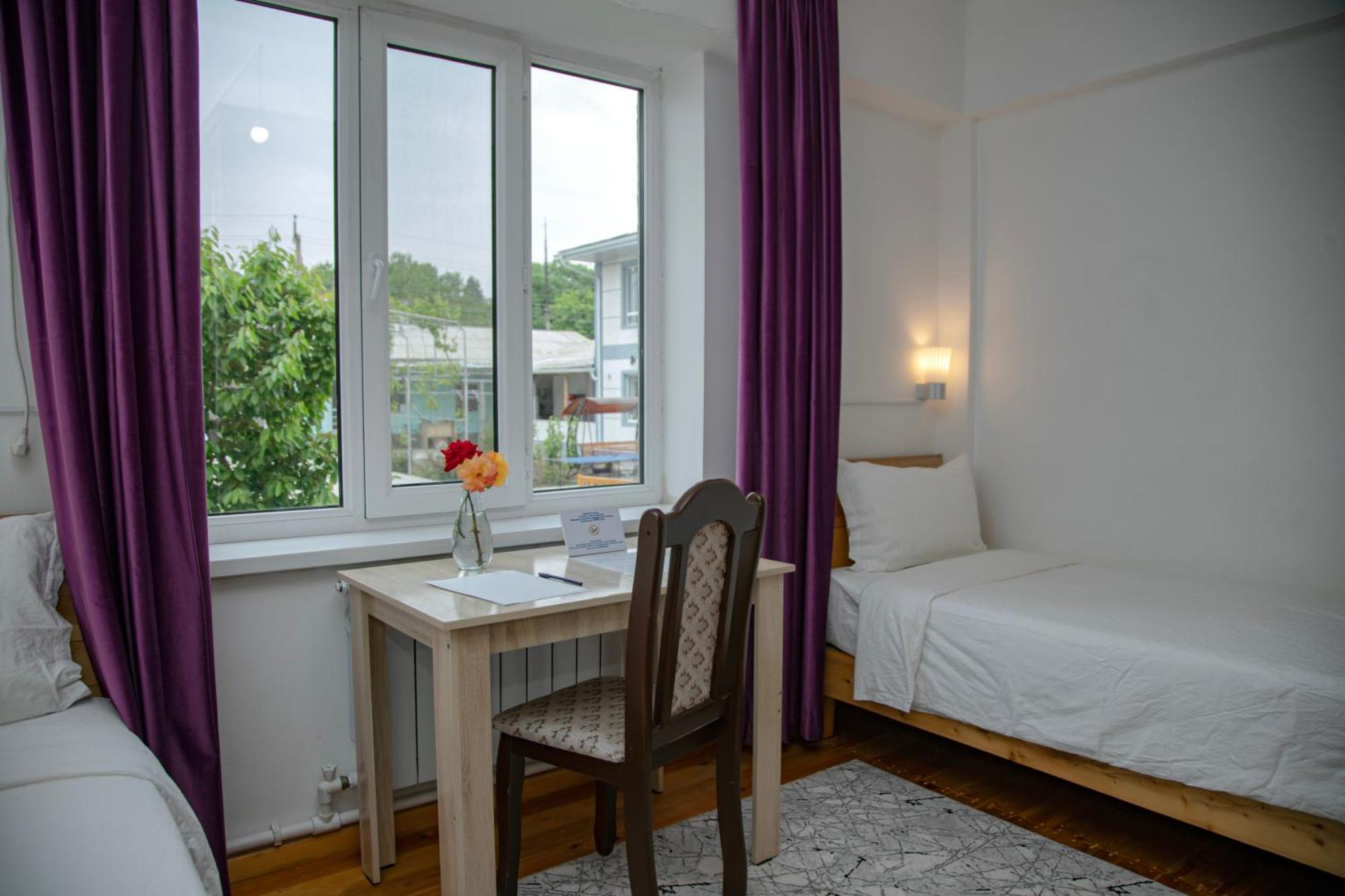 Hotel Good Night Jalal-Abad Ngoại thất bức ảnh