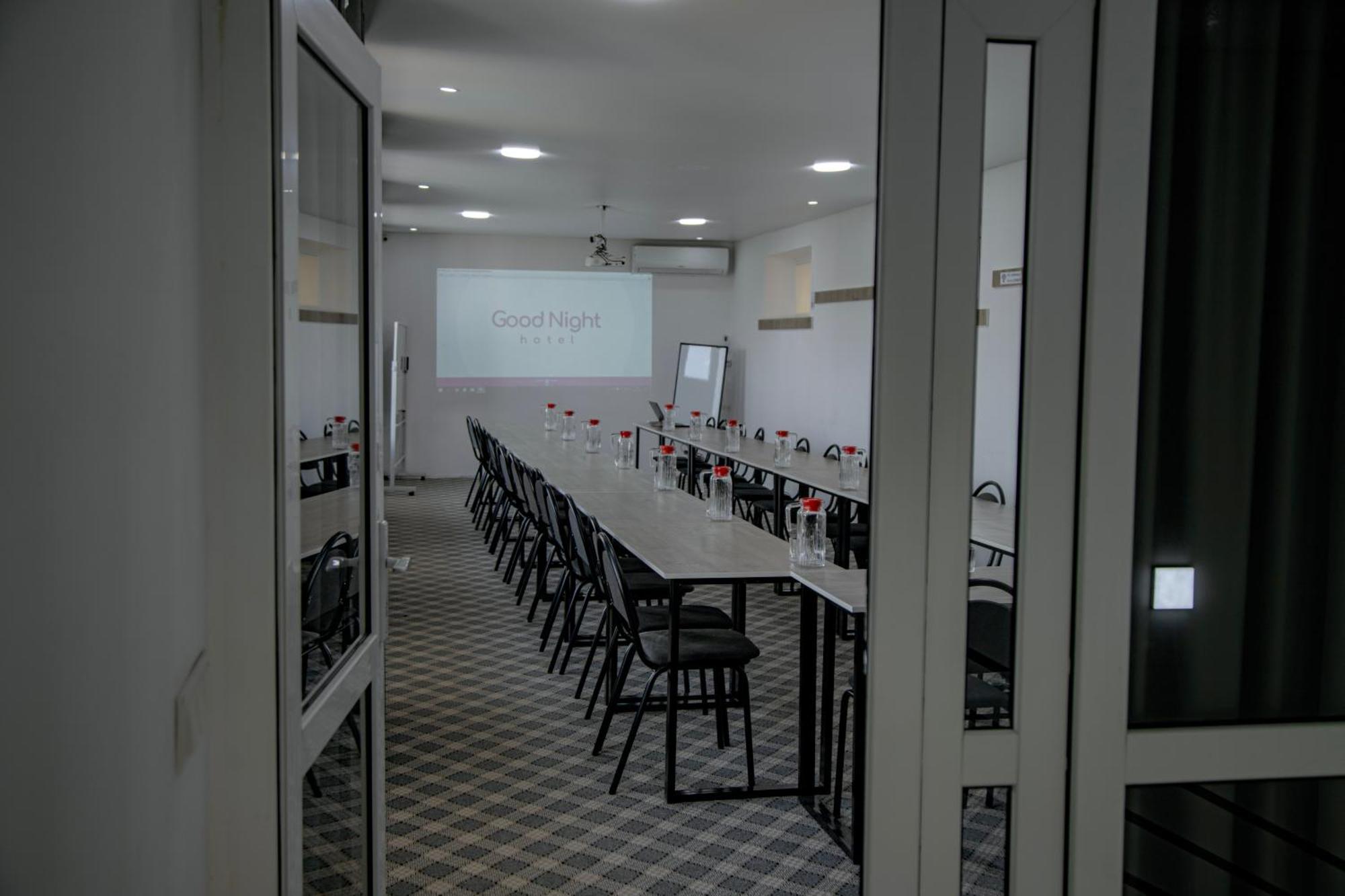 Hotel Good Night Jalal-Abad Ngoại thất bức ảnh