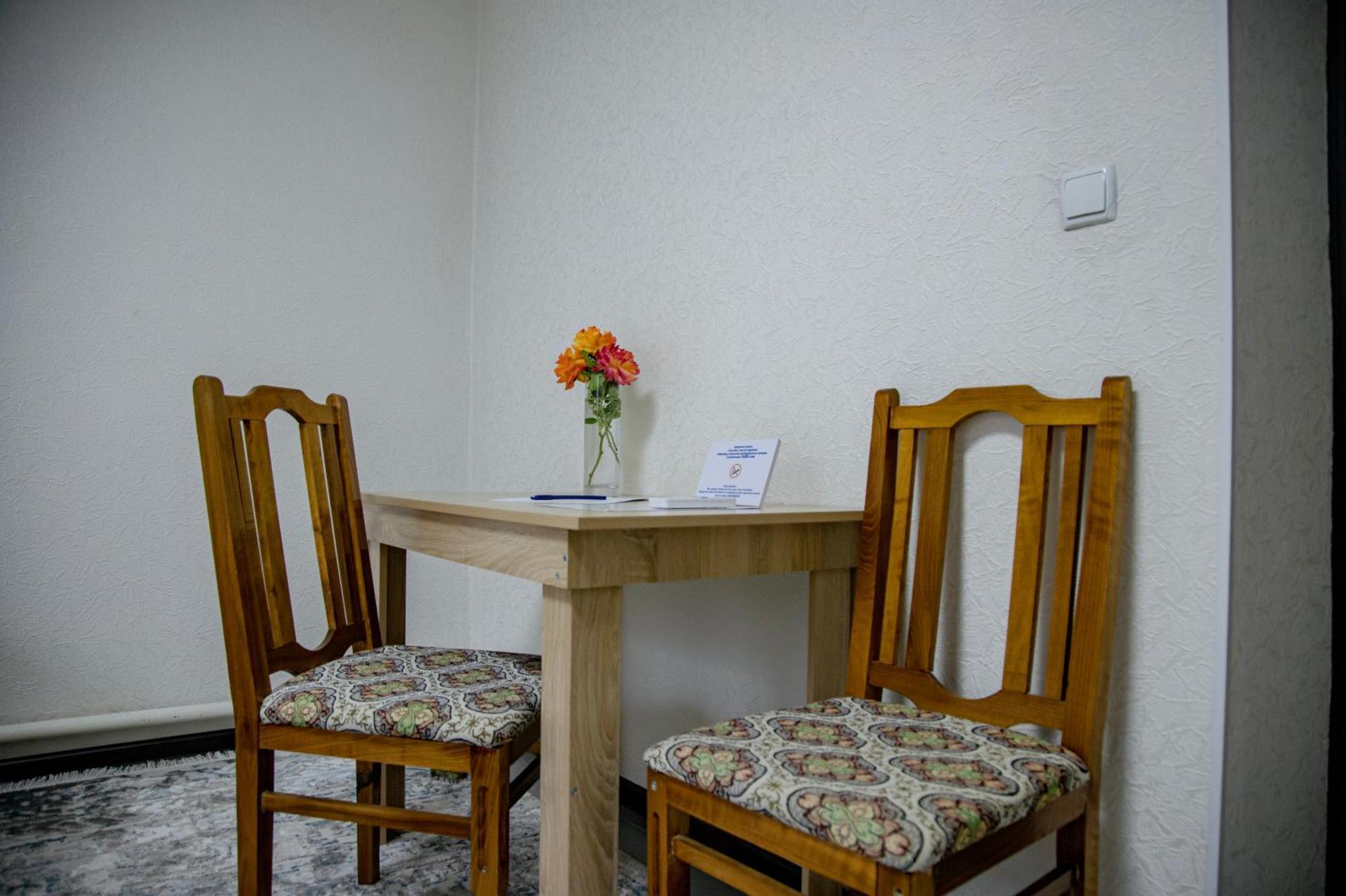 Hotel Good Night Jalal-Abad Ngoại thất bức ảnh
