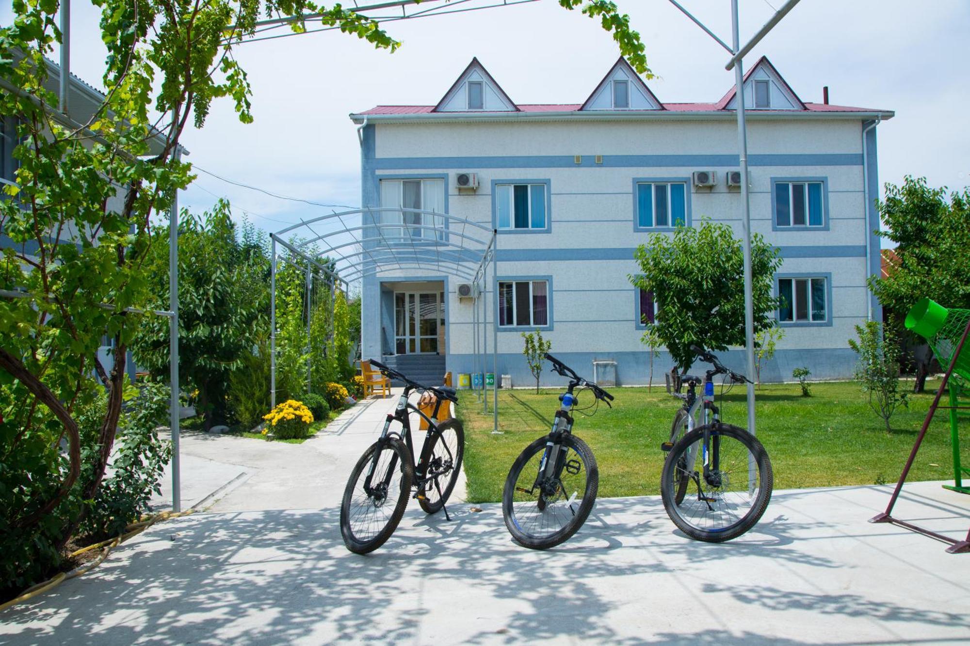 Hotel Good Night Jalal-Abad Ngoại thất bức ảnh