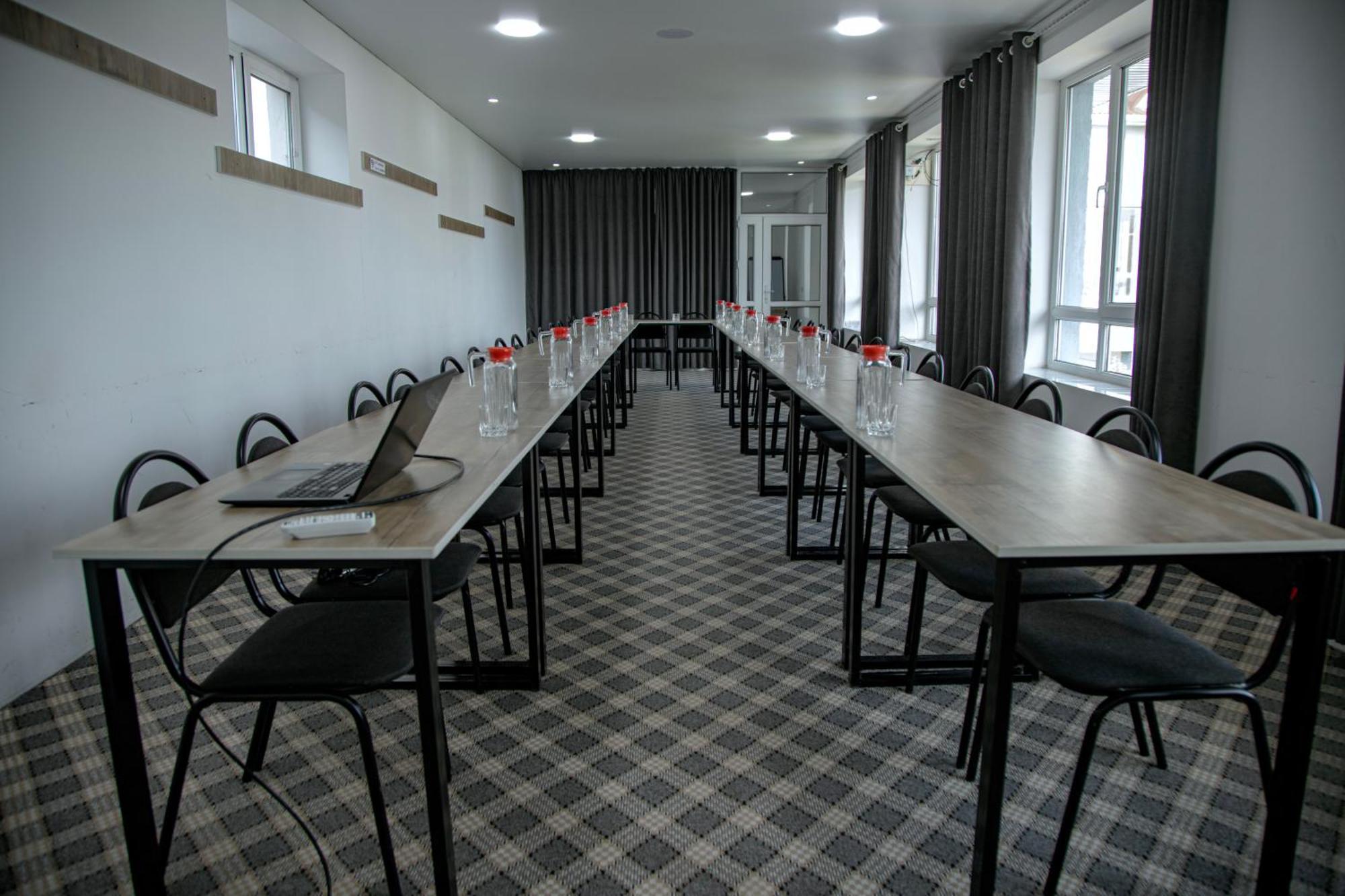 Hotel Good Night Jalal-Abad Ngoại thất bức ảnh