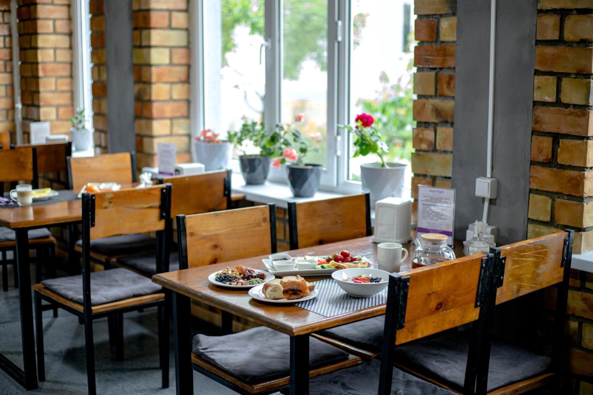 Hotel Good Night Jalal-Abad Ngoại thất bức ảnh