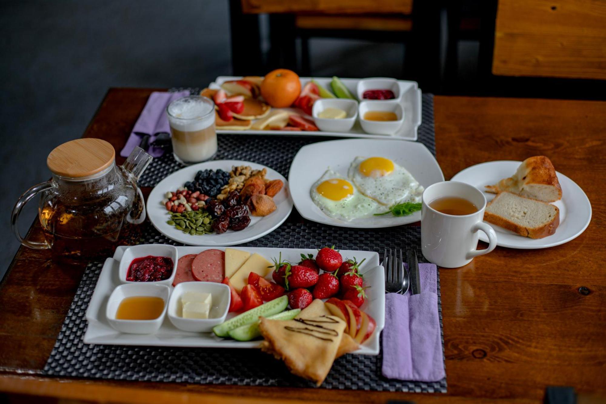 Hotel Good Night Jalal-Abad Ngoại thất bức ảnh