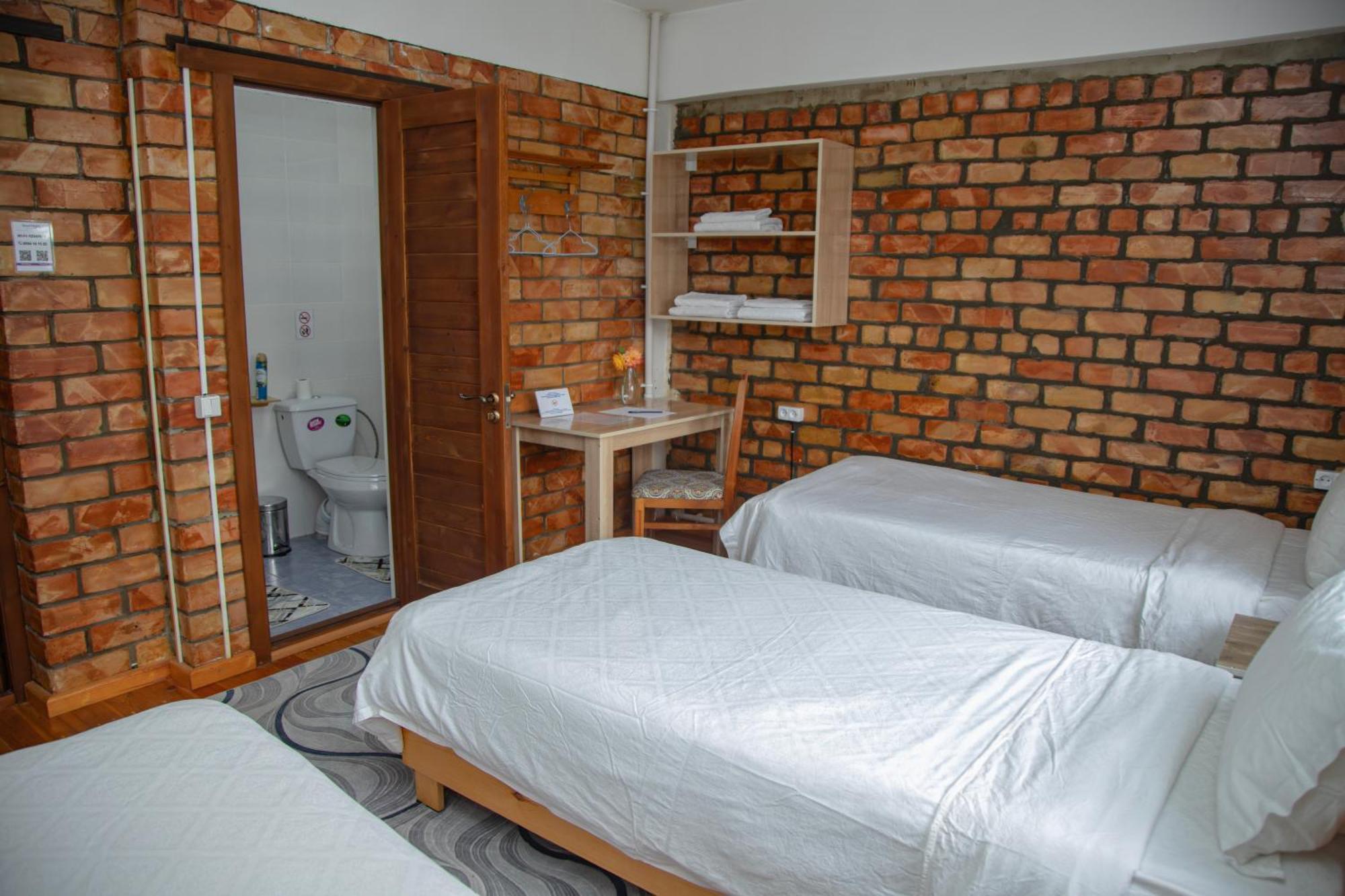 Hotel Good Night Jalal-Abad Ngoại thất bức ảnh