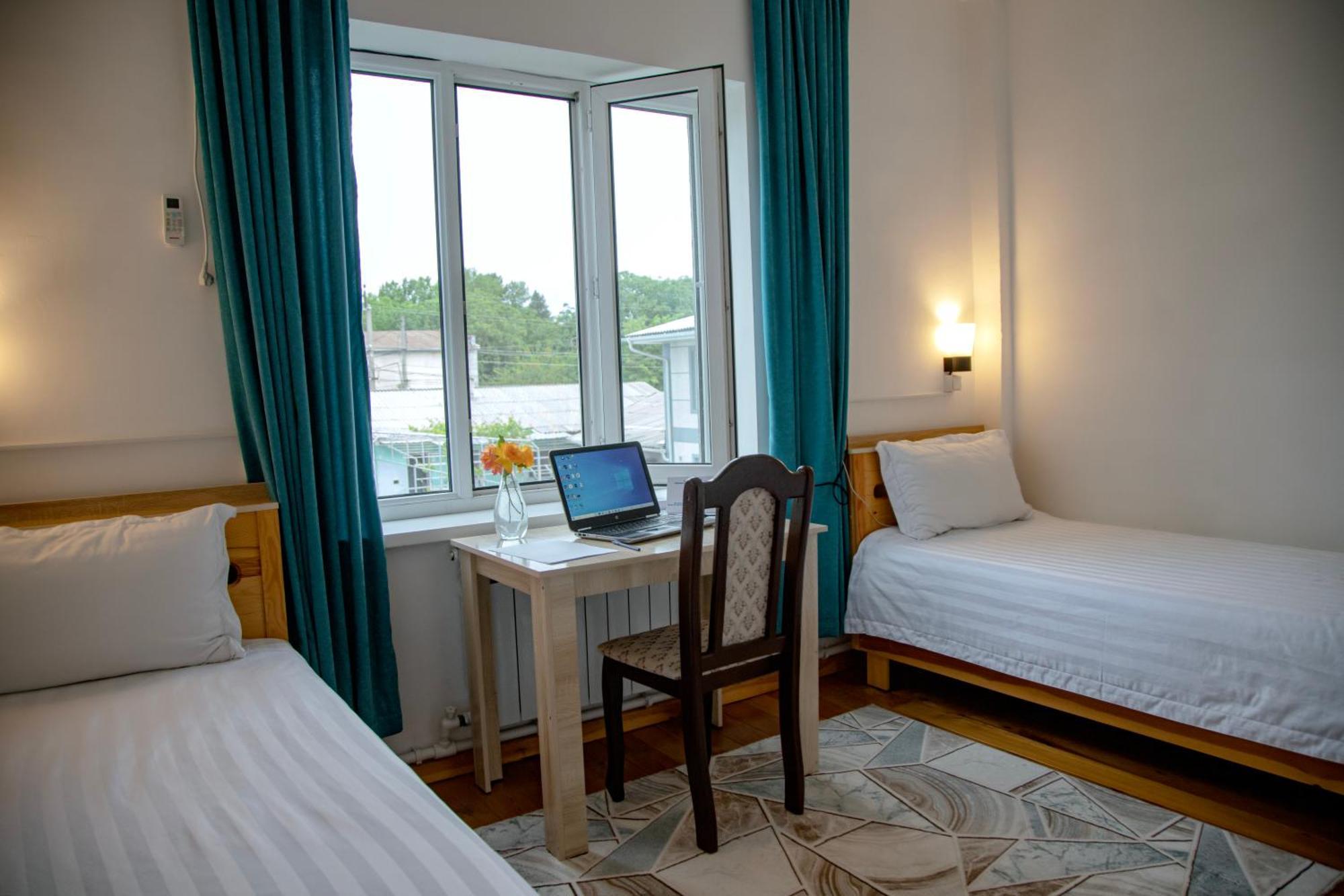Hotel Good Night Jalal-Abad Ngoại thất bức ảnh