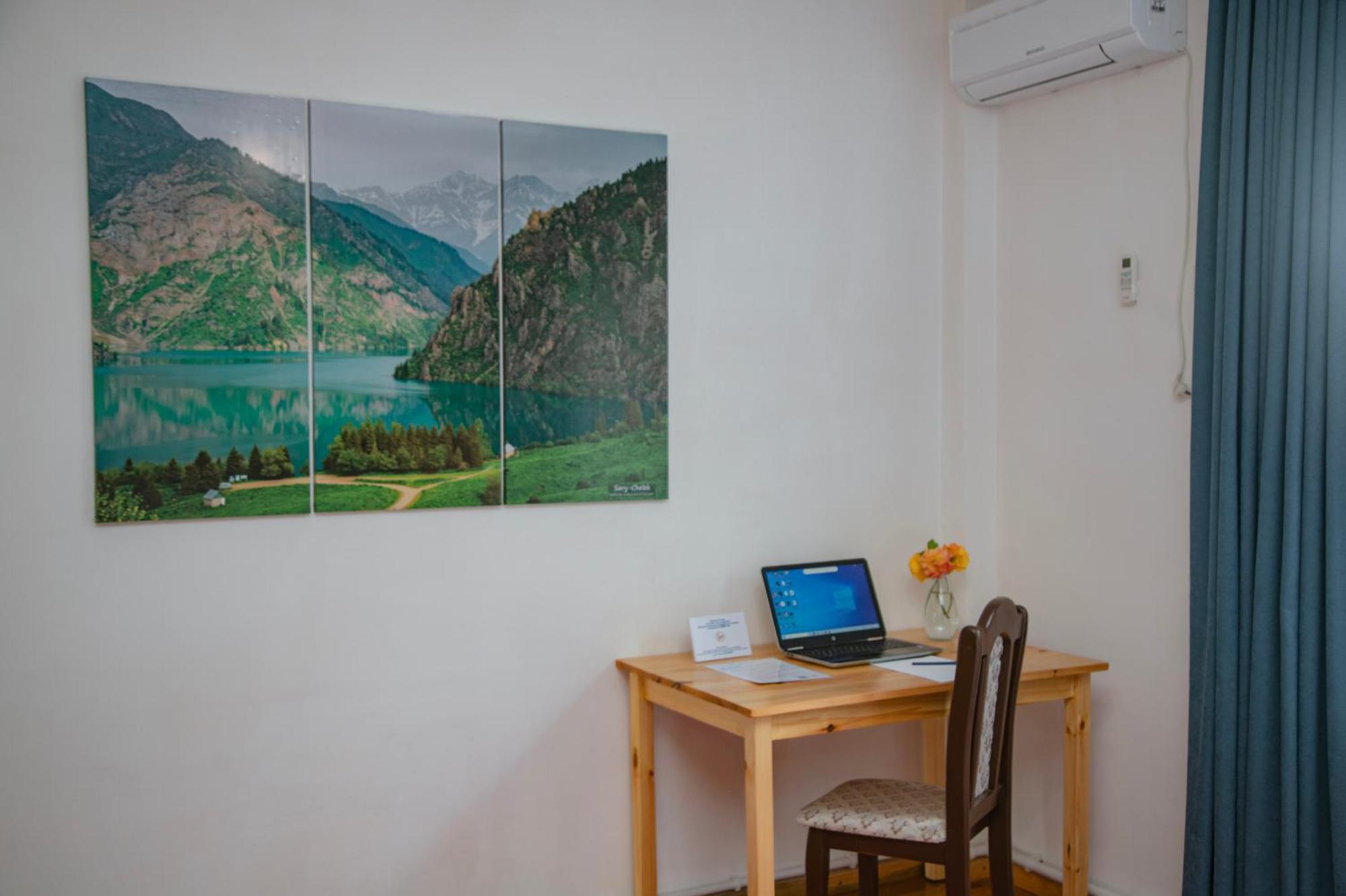 Hotel Good Night Jalal-Abad Ngoại thất bức ảnh