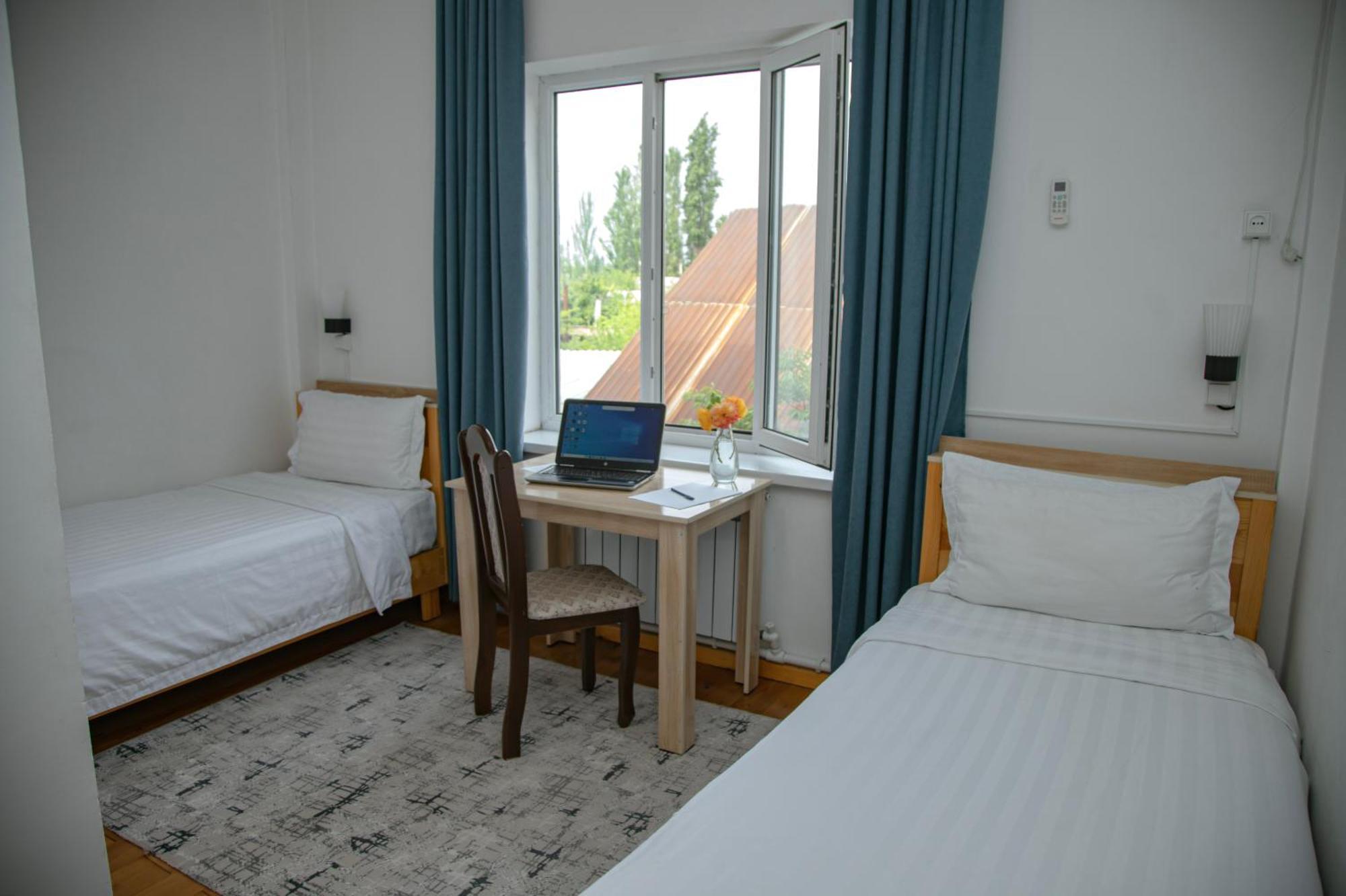 Hotel Good Night Jalal-Abad Ngoại thất bức ảnh
