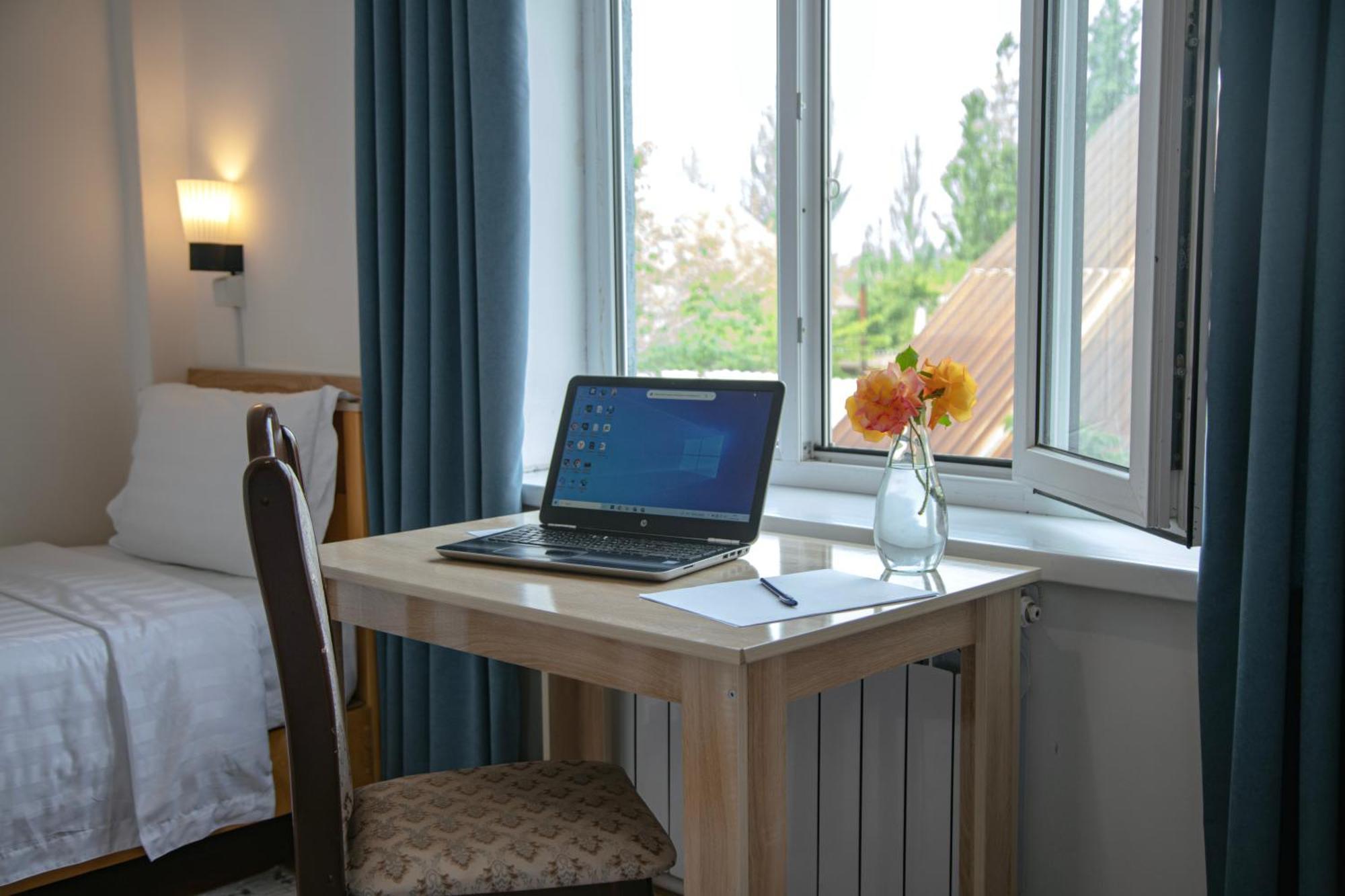 Hotel Good Night Jalal-Abad Ngoại thất bức ảnh